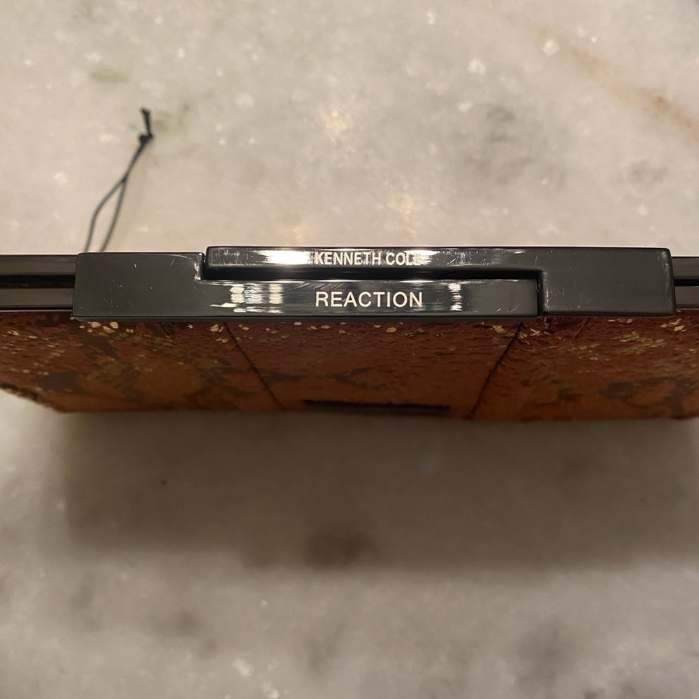 Kenneth Cole Reaction Clutch Wallet - Picture 4 of 6